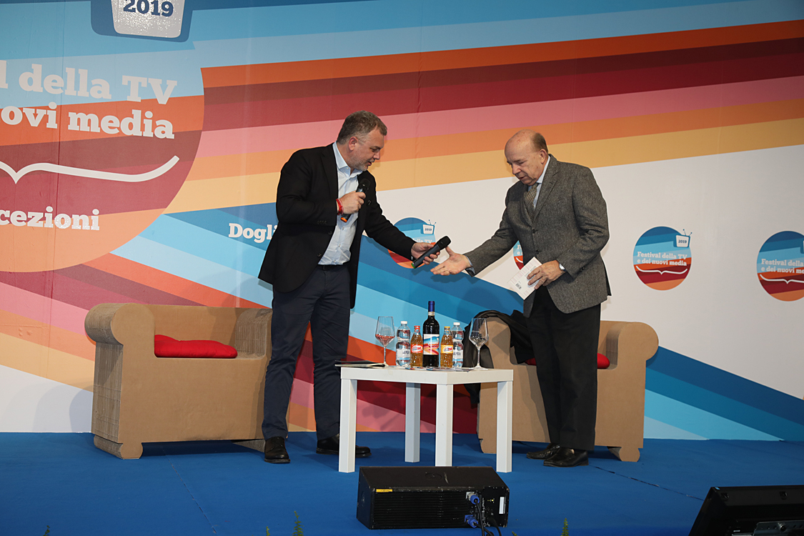 Festival della TV e dei Nuovi Media 2019_279.jpg - La percezione della legalità e dei diritti Tempi della giustizia e certezza della pena, burocrazia ossessiva, corruzione diffusa, criminalità che sembra controllare intere aree del Paese.  Legalità e diritti sono percepiti solo come concetti astratti ? Repressione e propaganda sono le uniche risposte possibili? Lirio Abbate e Gustavo Zagrebelsky.